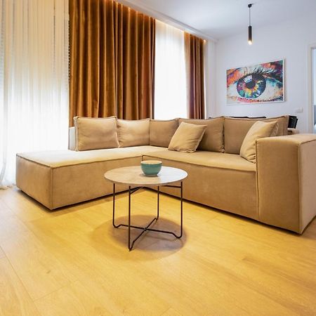 Luxury Rooftop 23 Bed & Breakfast Tirana Exterior photo
