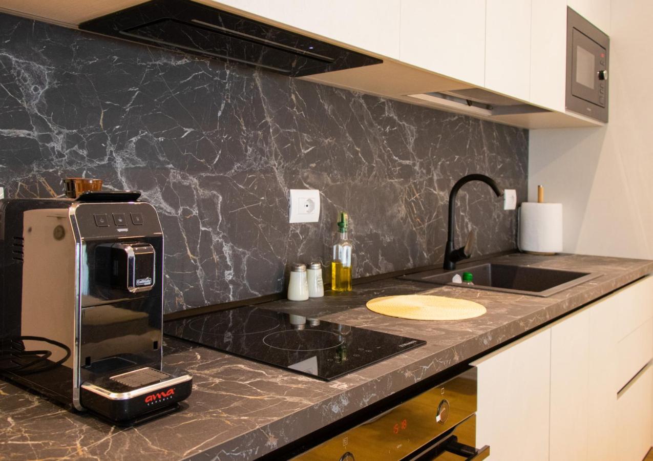 Luxury Rooftop 23 Bed & Breakfast Tirana Exterior photo