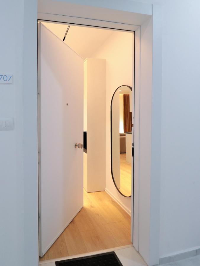 Luxury Rooftop 23 Bed & Breakfast Tirana Exterior photo