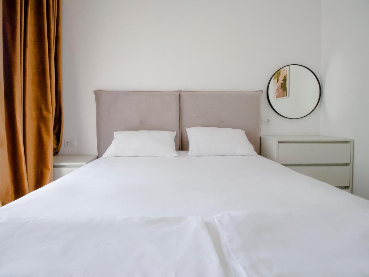 Luxury Rooftop 23 Bed & Breakfast Tirana Exterior photo