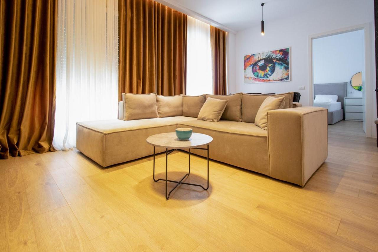 Luxury Rooftop 23 Bed & Breakfast Tirana Exterior photo