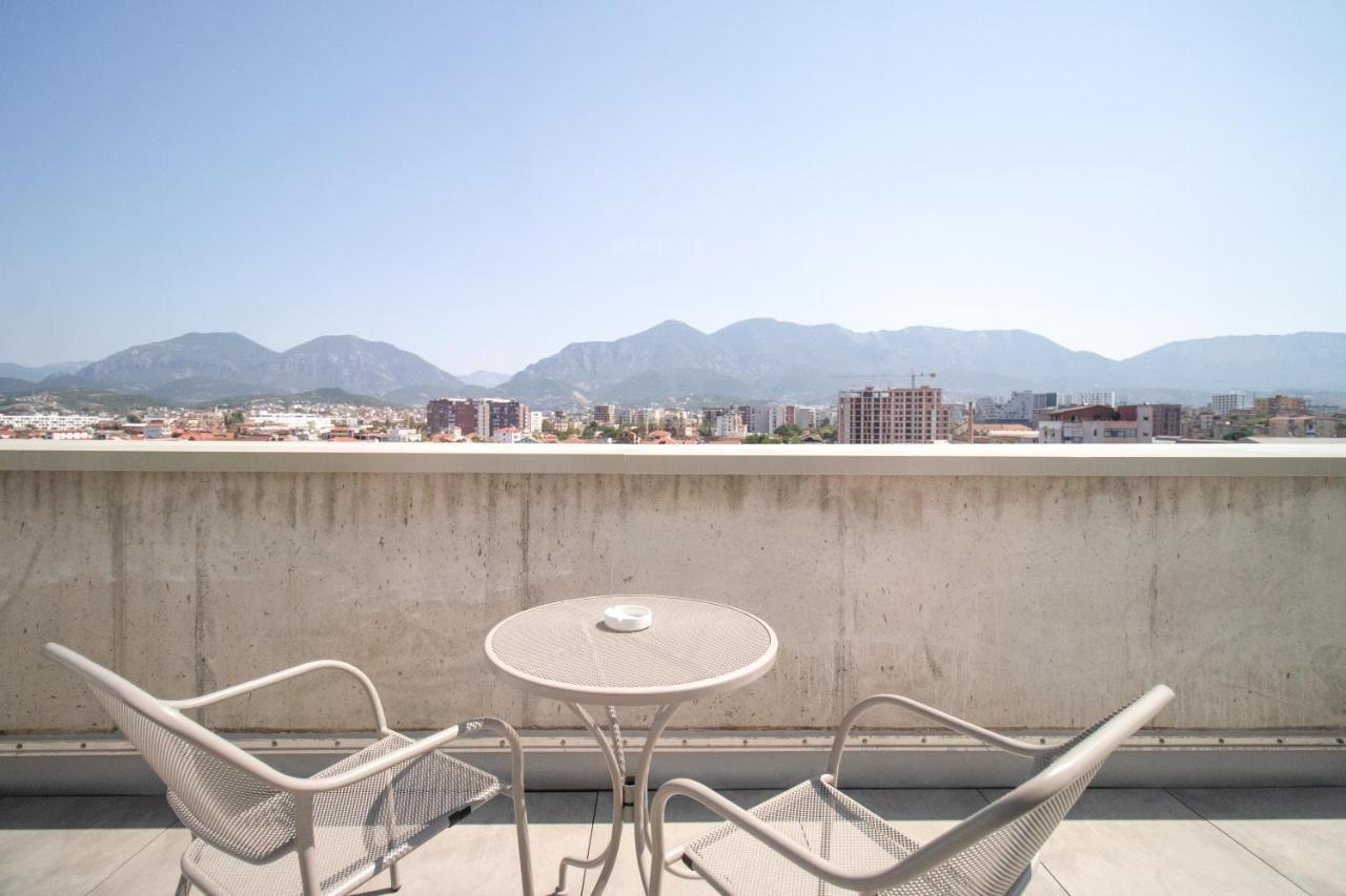 Luxury Rooftop 23 Bed & Breakfast Tirana Exterior photo