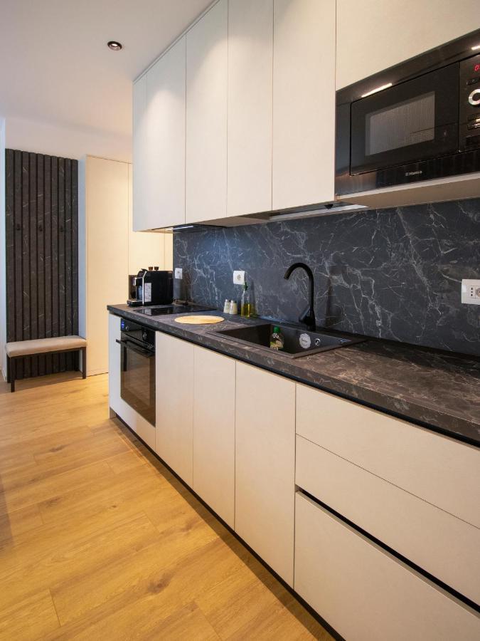 Luxury Rooftop 23 Bed & Breakfast Tirana Exterior photo